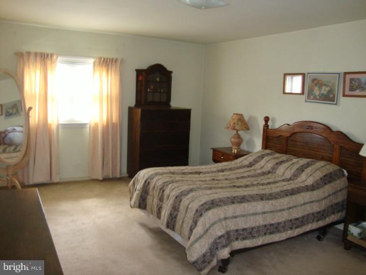 334 Ashwood Road Springfield, PA 19064 - Photo 9 of 18 Bedroom - Main