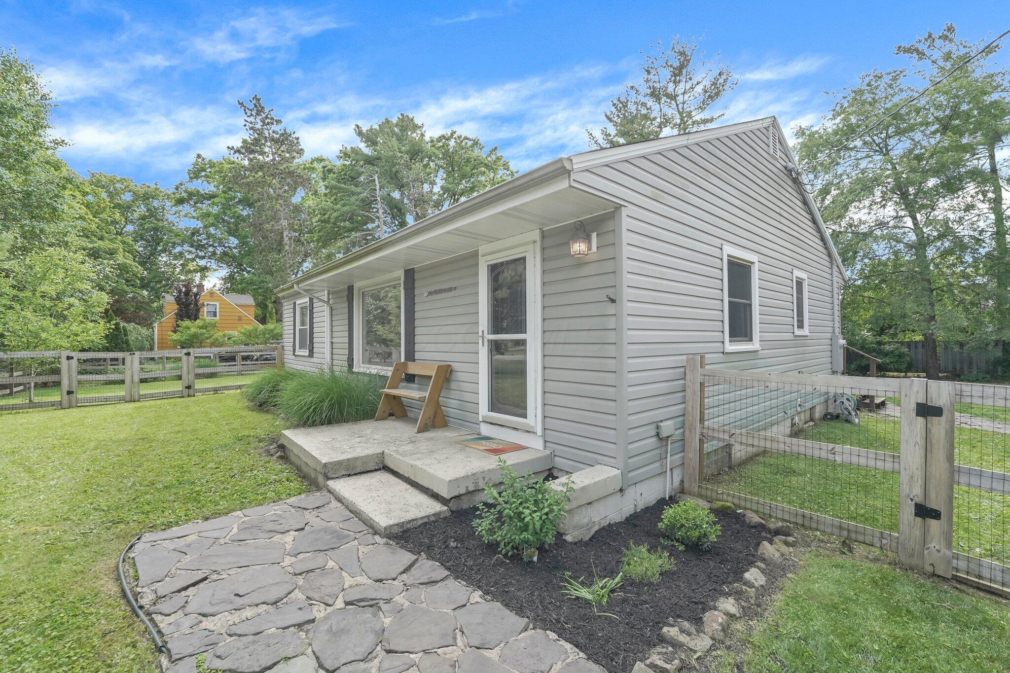 6455 Linworth Road Worthington, OH 43085 - Photo 5 of 28 6-web-or-mls-6455-linworth-rd