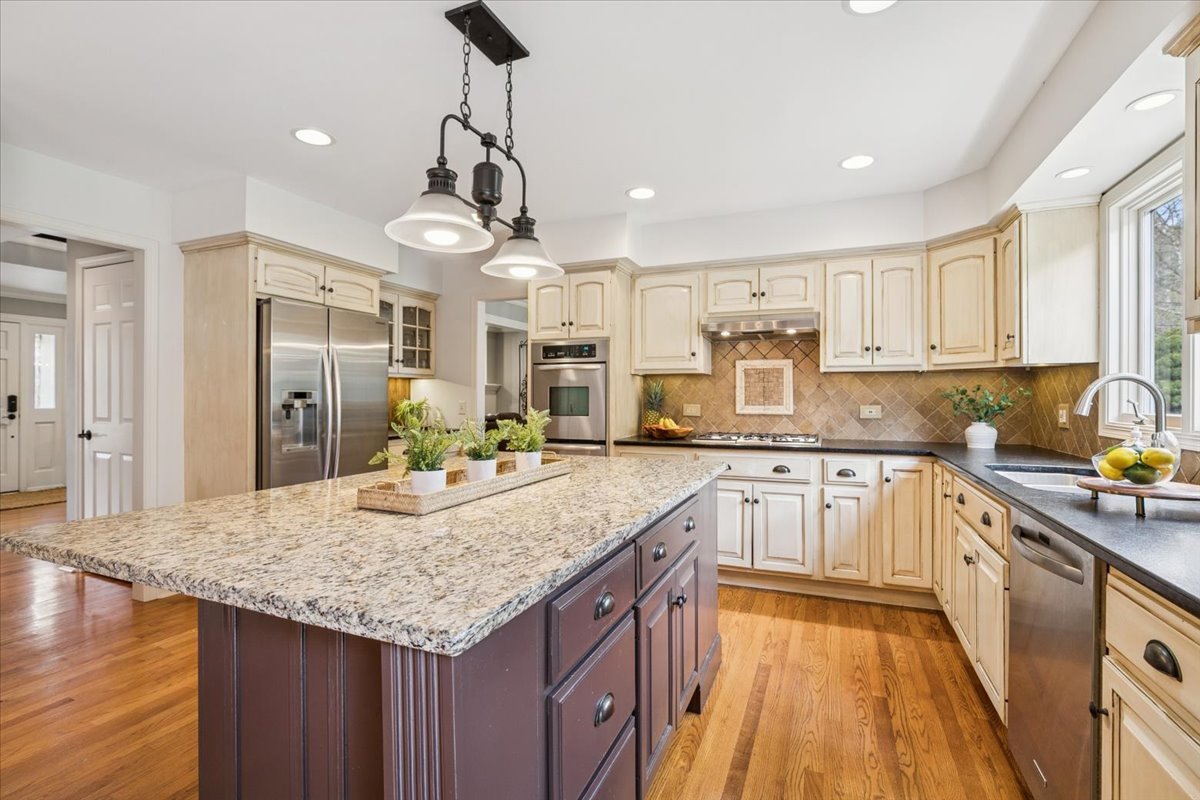 2496 Emerald Lane Lindenhurst, IL 60046 - Photo 23 of 40