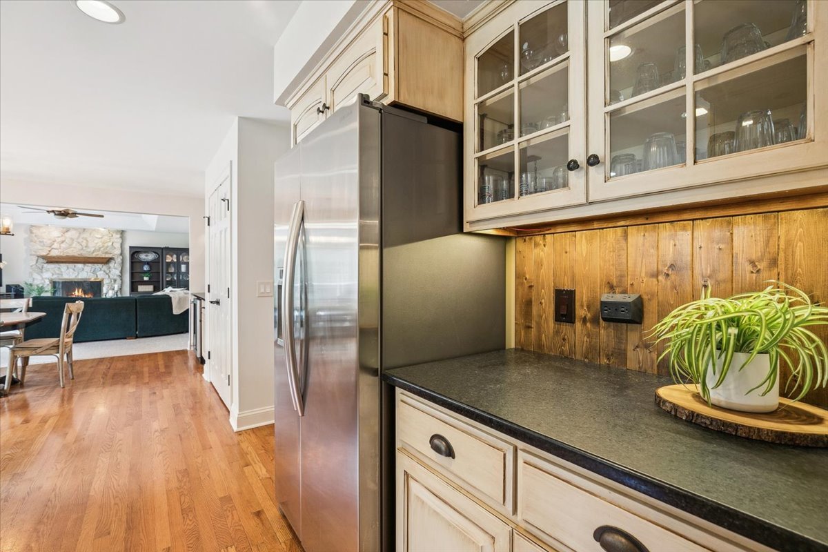 2496 Emerald Lane Lindenhurst, IL 60046 - Photo 24 of 40