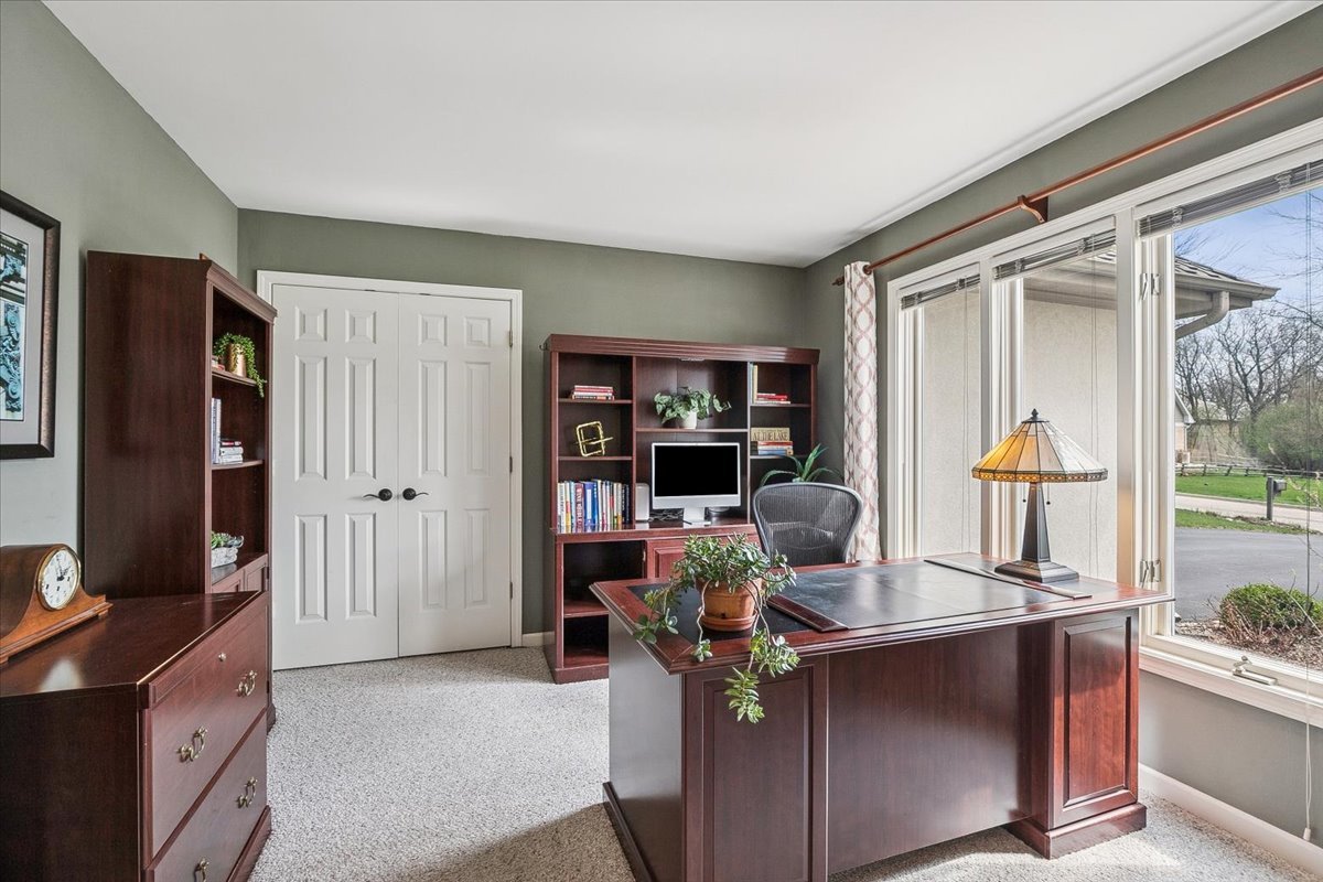 2496 Emerald Lane Lindenhurst, IL 60046 - Photo 10 of 40