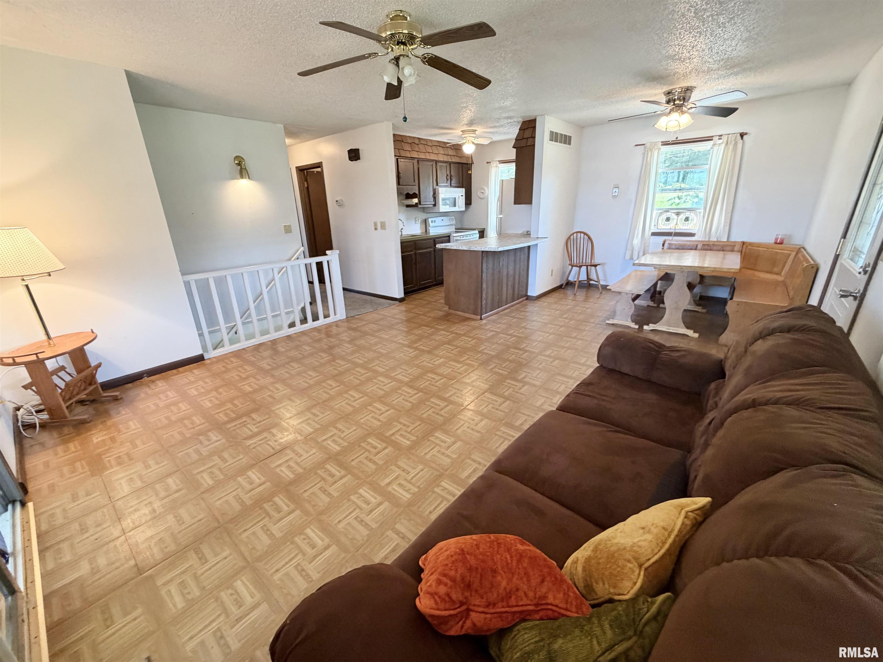 1026 Lakeview Road North Dahinda, IL 61428 - Photo 6 of 34 Gallery Image 6