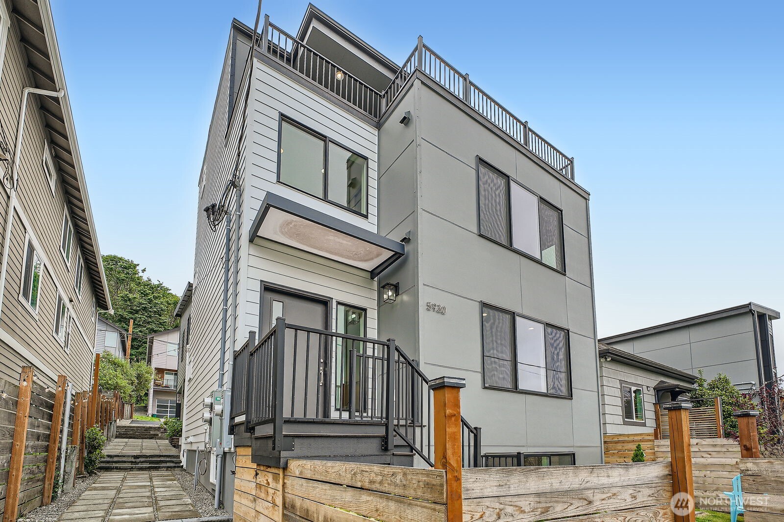 5930 18th Avenue South Seattle, WA 98108 - Photo 1 of 37