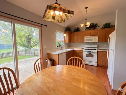 $285,000 | 2022 Aspen Drive, Woodstock, IL 60098