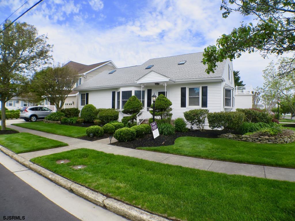 814 Wesley Road Ocean City, NJ 08226 - Photo 1 of 29 a front view of a house with a yard