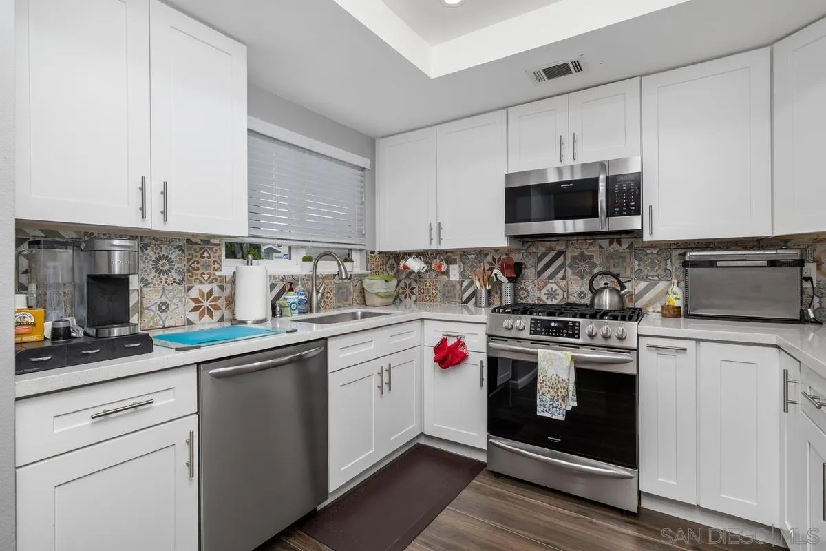 12461 Rios Road San Diego, CA 92128 - Photo 8 of 26