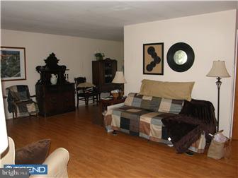 609 Winding Road Hatboro, PA 19040 - Photo 6 of 9 Living Room