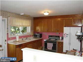 609 Winding Road Hatboro, PA 19040 - Photo 9 of 9 Kitchen
