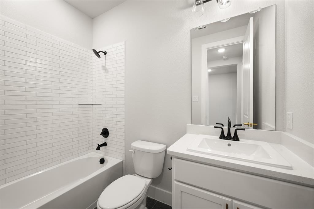 1721 Nesting Robin Lane Krum, TX 76249 - Photo 17 of 39 1721 Nesting Robin- Bathroom-1