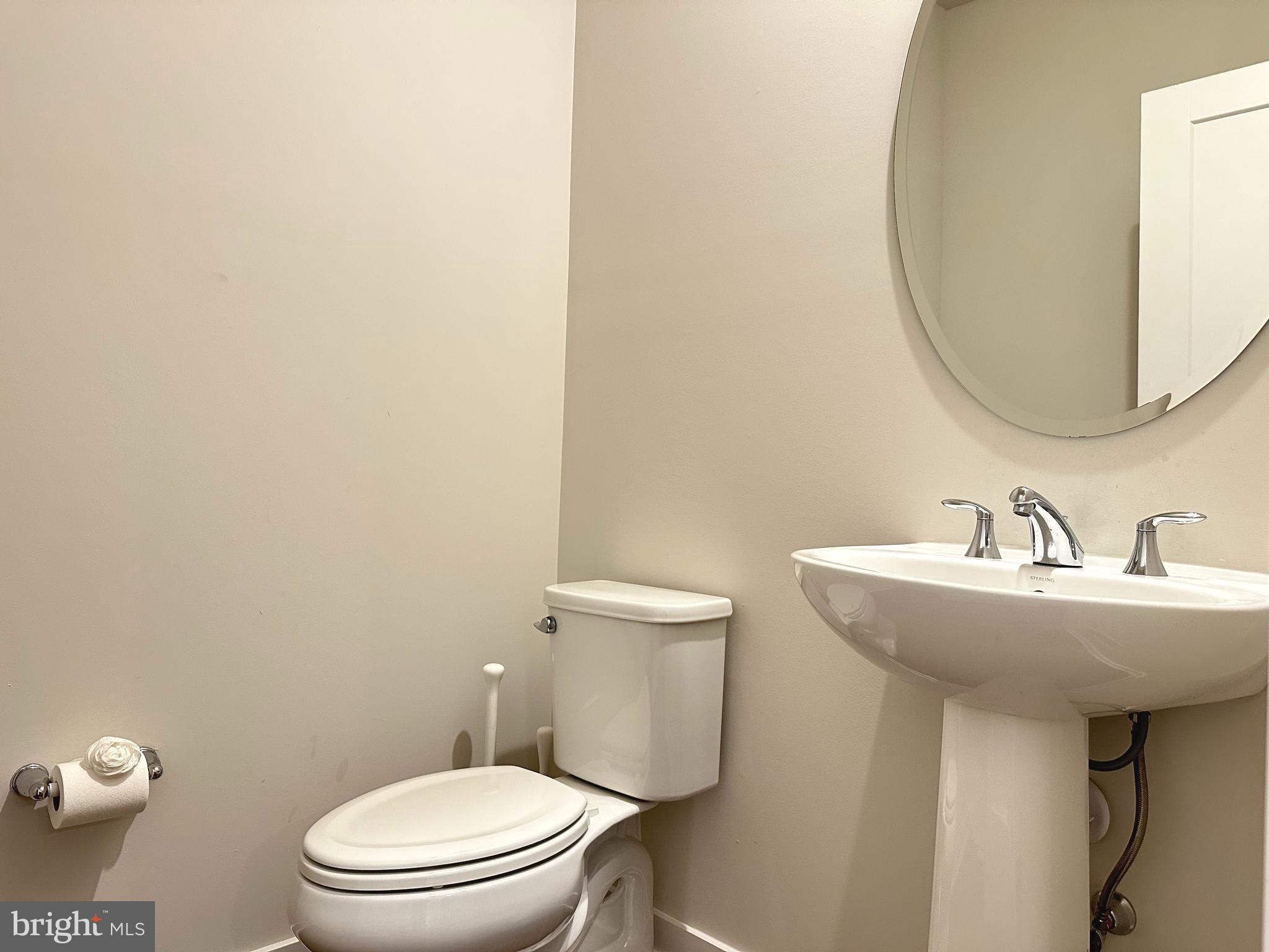 303 Wynstone Court Colmar, PA 18915 - Photo 8 of 26 a bathroom with a toilet a sink and mirror