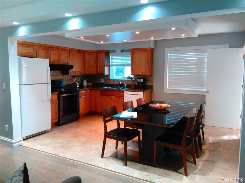 2430 Oakcrest Road Sterling Heights, MI 48310 - Photo 4 of 16 IMG_20180915_100155 (1).jpg