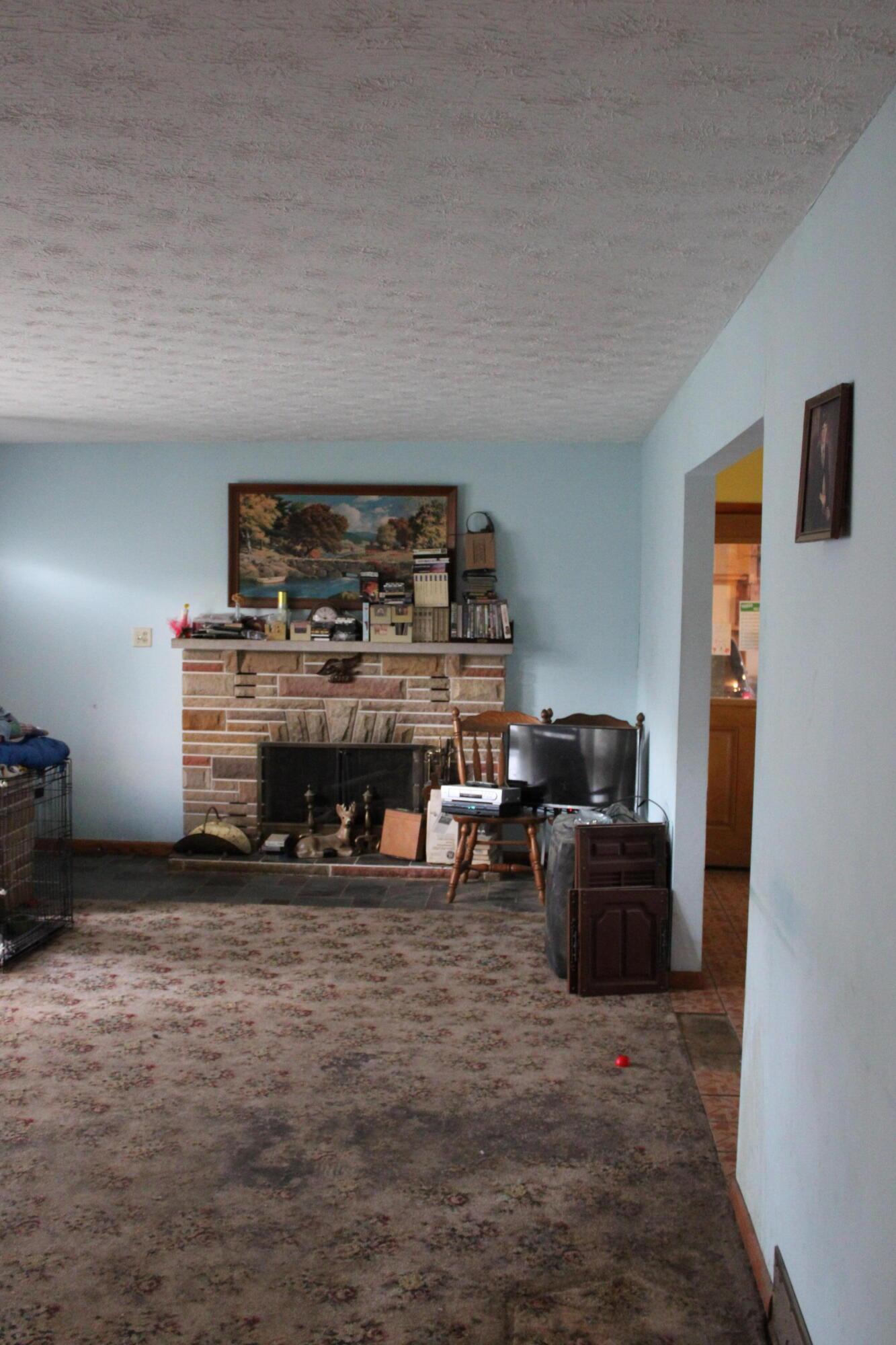 3270 Riverside Airport Road Zanesville, OH 43701 - Photo 8 of 24 Living Room