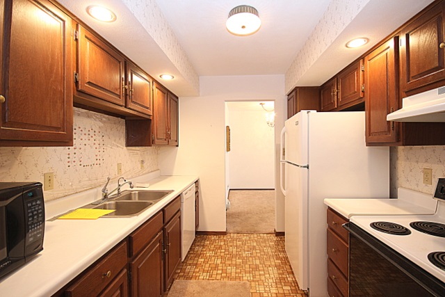 708 Quail Ridge Drive Freeport, IL 61032 - Photo 3 of 22 Gallery Image 3