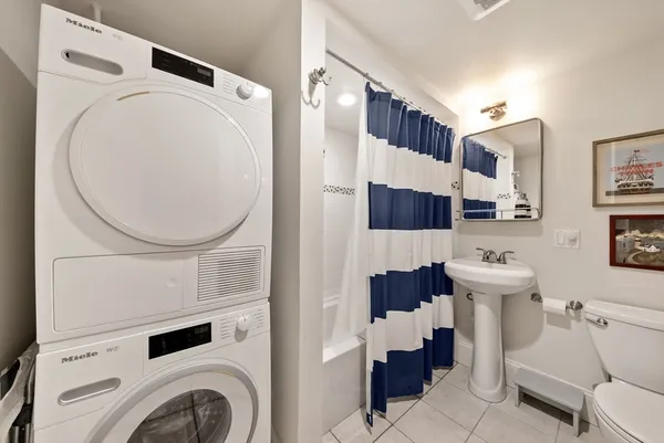 a view of living room with washer and dryer