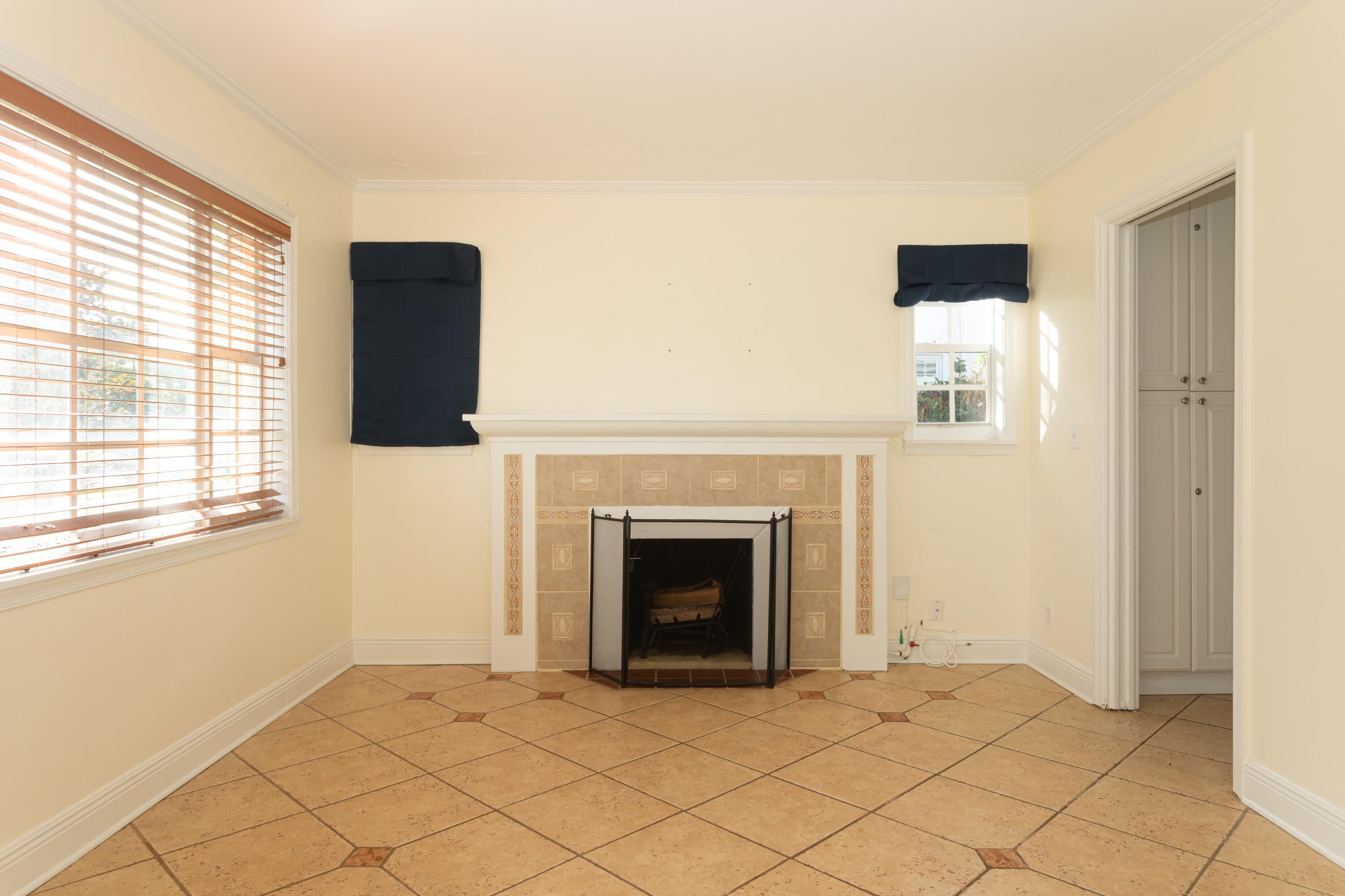 245 Cortez Road West Palm Beach, FL 33405 - Photo 11 of 32 Livingroom Fire Place