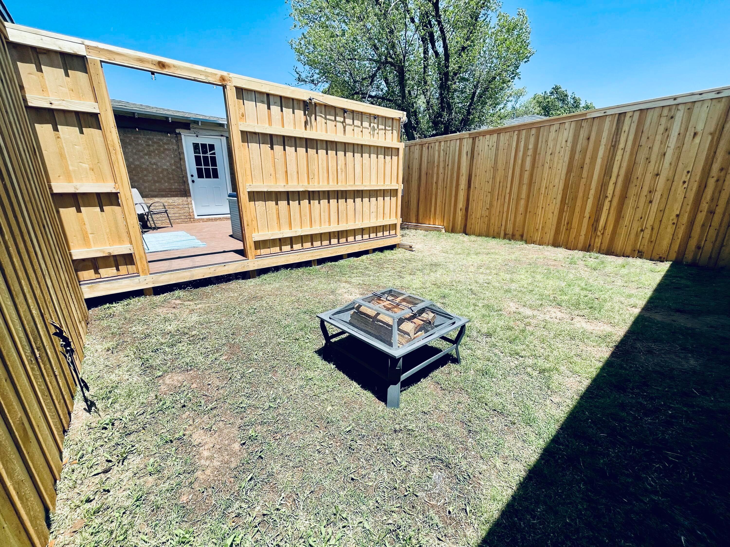 3501 Moss Lane Amarillo, TX 79109 - Photo 25 of 51 swimming pool view with wooden fencing