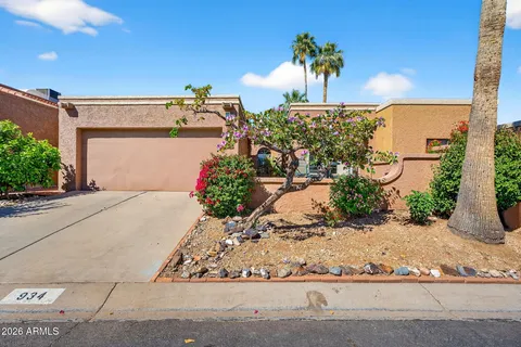 $445,000 | 934 East Becker Lane, Phoenix, AZ 85020