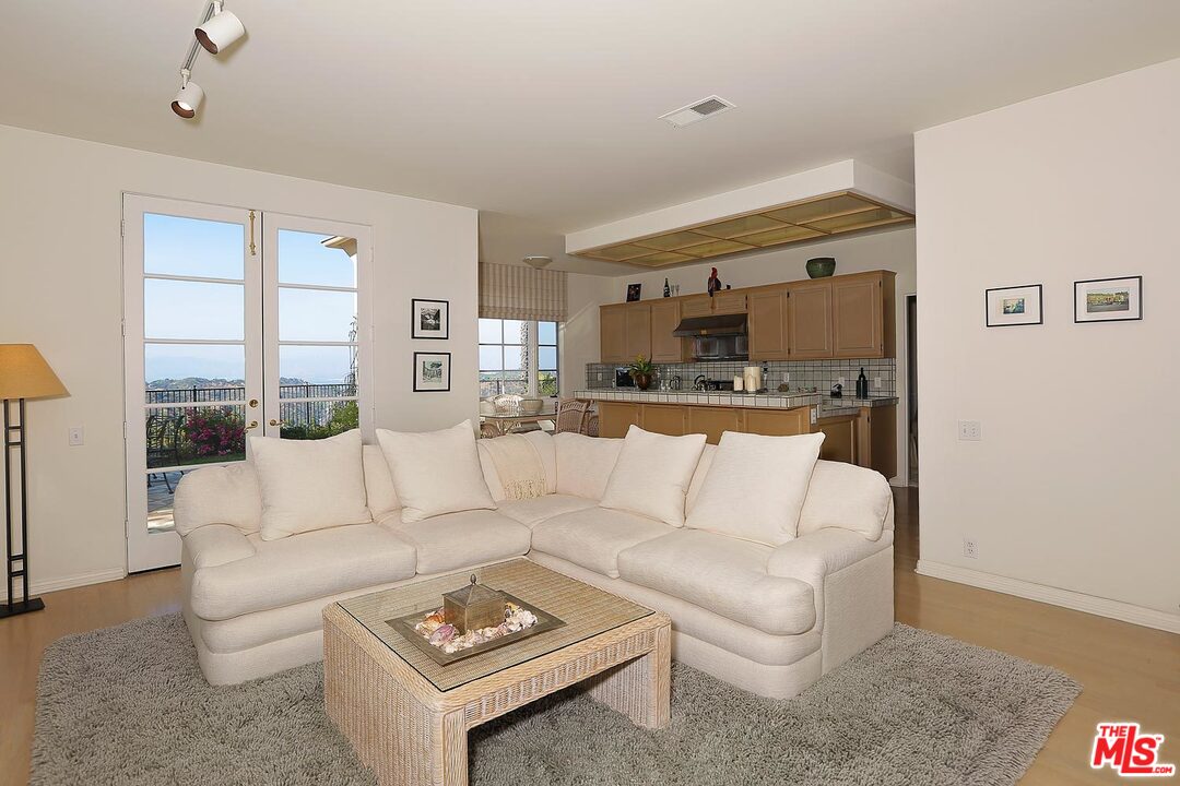 12547 Promontory Road Los Angeles, CA 90049 - Photo 14 of 37 Gallery Image 14