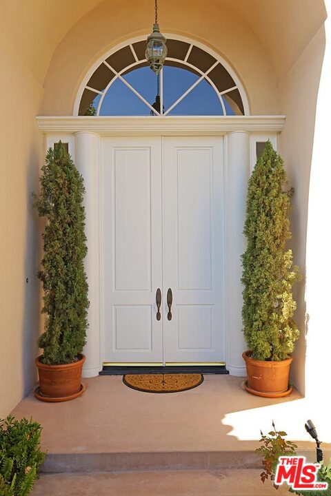 12547 Promontory Road Los Angeles, CA 90049 - Photo 3 of 37 Gallery Image 3