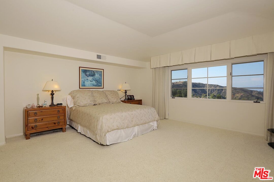 12547 Promontory Road Los Angeles, CA 90049 - Photo 22 of 37 Gallery Image 22