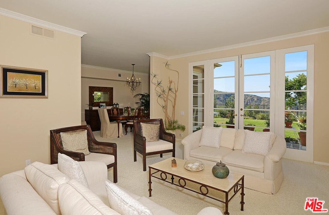 12547 Promontory Road Los Angeles, CA 90049 - Photo 8 of 37 Gallery Image 8