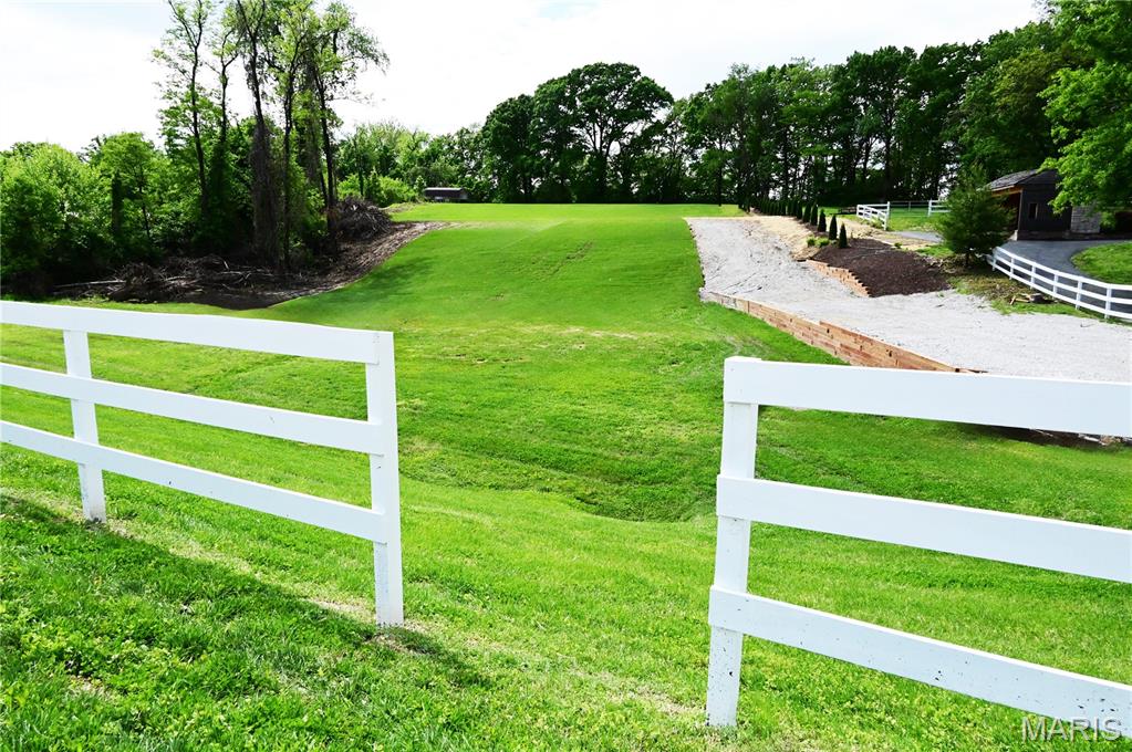 63 South Woods Mill Road Chesterfield, MO 63017 - Photo 18 of 19
