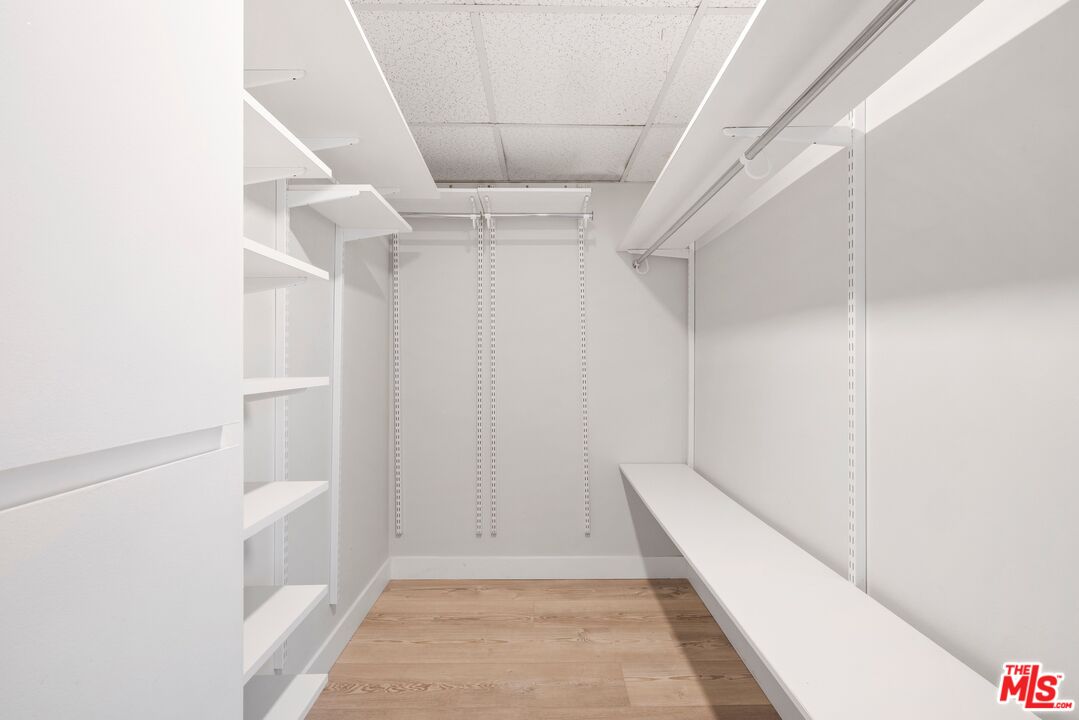 10966 Rochester Avenue, Unit 3F Los Angeles, CA 90024 - Photo 9 of 11 a view of entryway