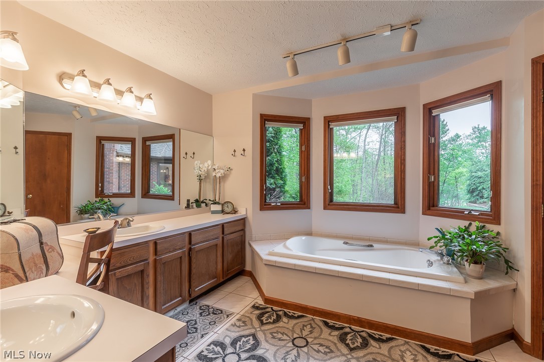 11285 Hampton Ridge Drive Chardon, OH 44024 - Photo 20 of 35