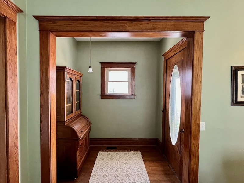 606 North Center Street Clinton, IL 61727 - Photo 5 of 33