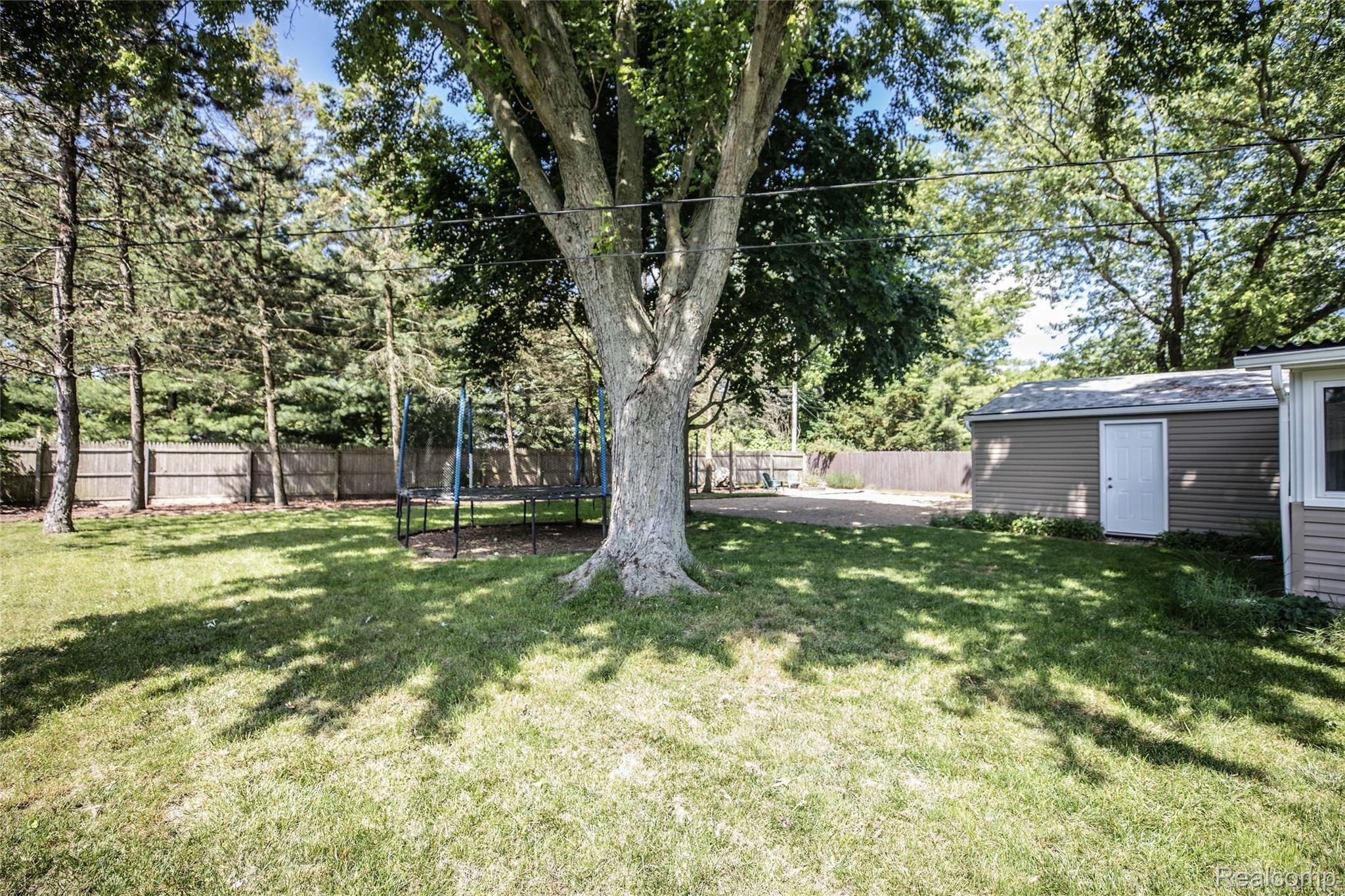 3114 Avon Manor Road Rochester, MI 48307 - Photo 21 of 27 7E8A9093.jpg