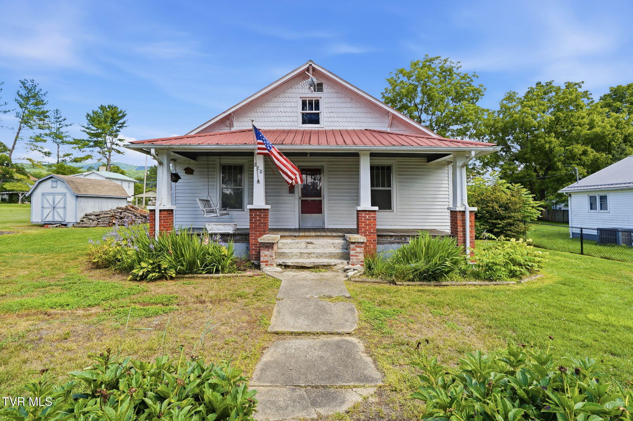 220 North Reece Avenue Mountain City, TN 37683 - Photo 1 of 44 exterior