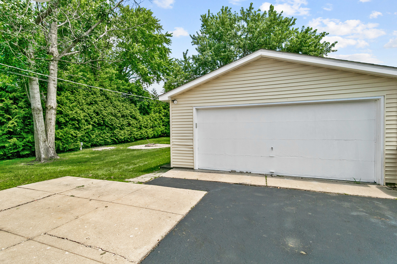 219 Countryside Lane Lindenhurst, IL 60046 - Photo 22 of 25