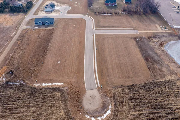 $5,000 | 109 Bluestem Drive, Blue Earth, MN 56013