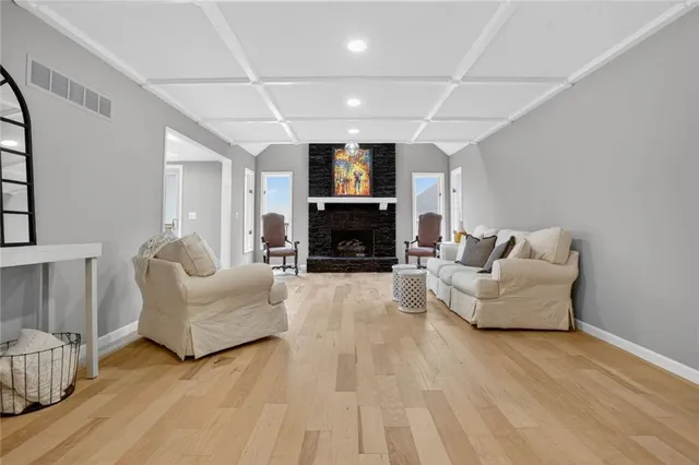 $425,000 | 2300 Northeast 67 Terrace, Gladstone, MO 64118