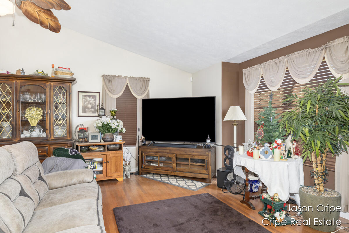 5953 Whites Bridge Road Belding, MI 48809 - Photo 5 of 22 IMG_1003