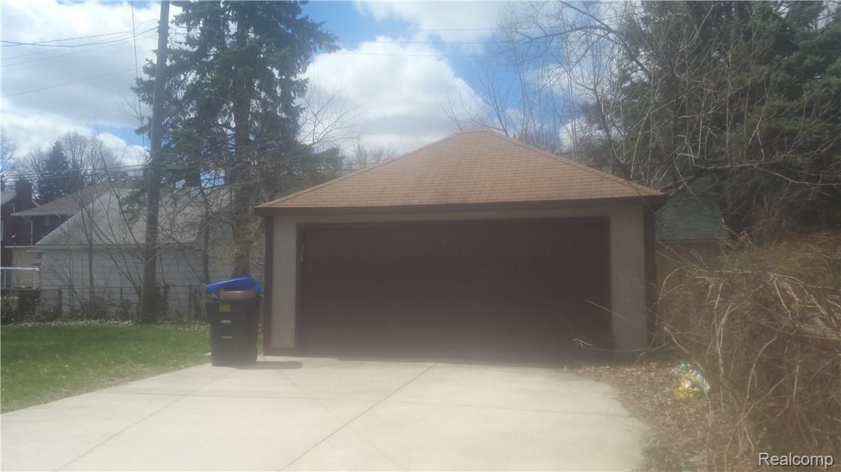 16765 Huntington Road Detroit, MI 48219 - Photo 2 of 14 20160412_134530.jpg