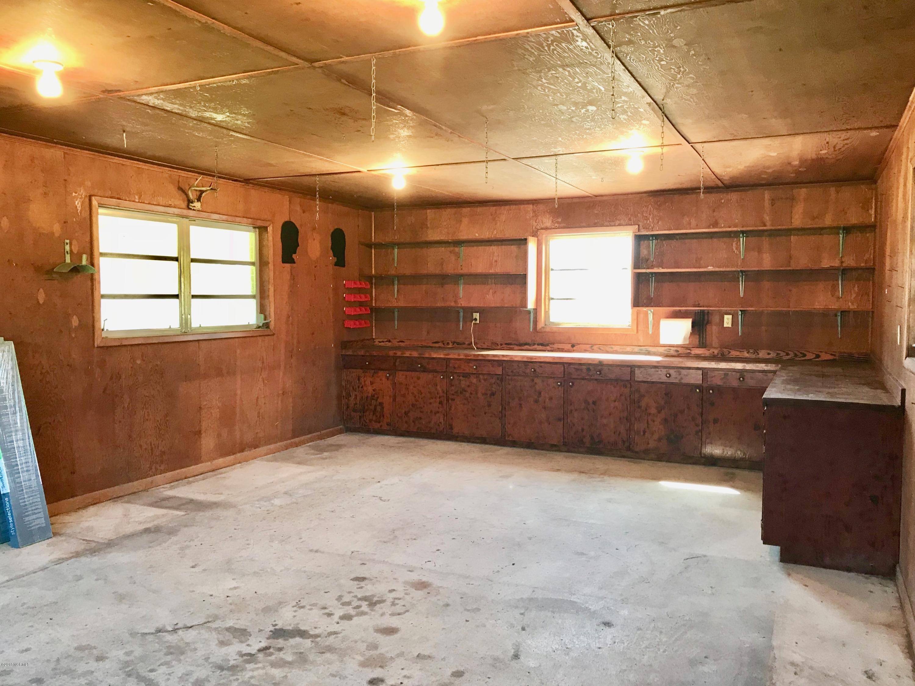 1074 Fertilizer Road Riegelwood, NC 28456 - Photo 11 of 35 Garage/workshop