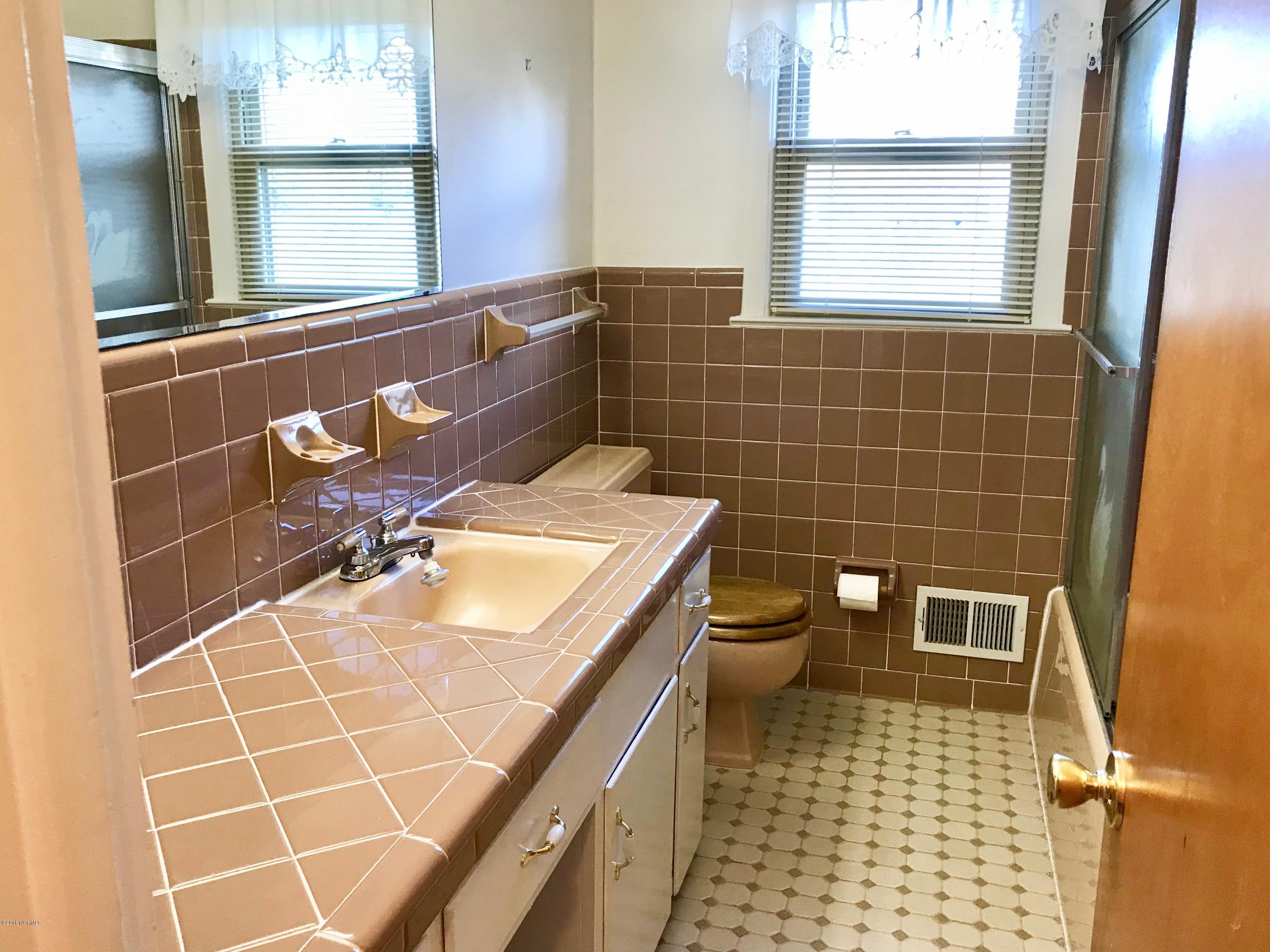 1074 Fertilizer Road Riegelwood, NC 28456 - Photo 33 of 35 Guest Bath