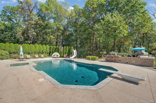 $1,799,000 | 5 Stonehaven Road, West Nyack, NY 10994