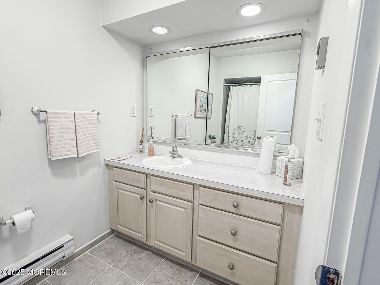 41 Meadow Green Circle, Unit E Manalapan, NJ 07726 - Photo 11 of 14 WhatsApp Image 2025-09-29 at 5.43.57 PMH