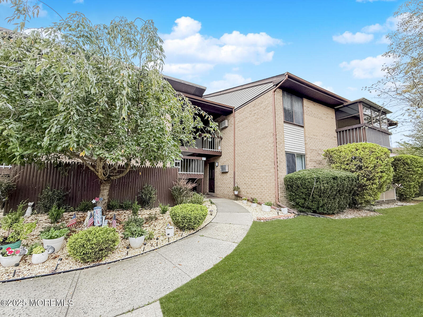 41 Meadow Green Circle, Unit E Manalapan, NJ 07726 - Photo 2 of 14 WhatsApp Image 2025-09-29 at 5.43.55 PMW