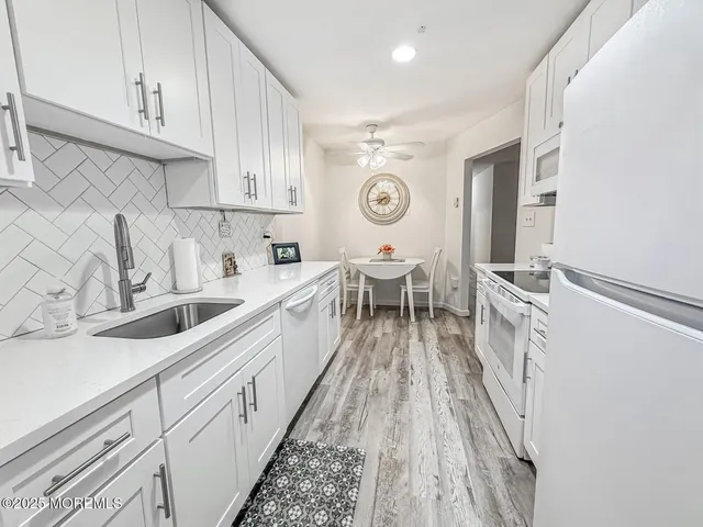 $2,250 | 41 Meadow Green Circle, Unit E, Manalapan, NJ 07726