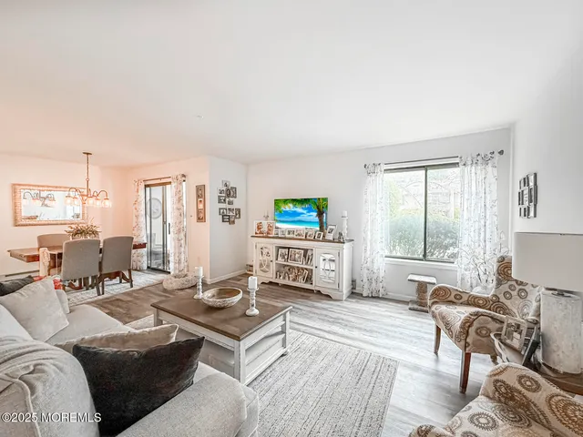 $2,250 | 41 Meadow Green Circle, Unit E, Manalapan, NJ 07726