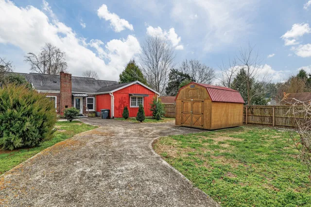 a view of house with backyard