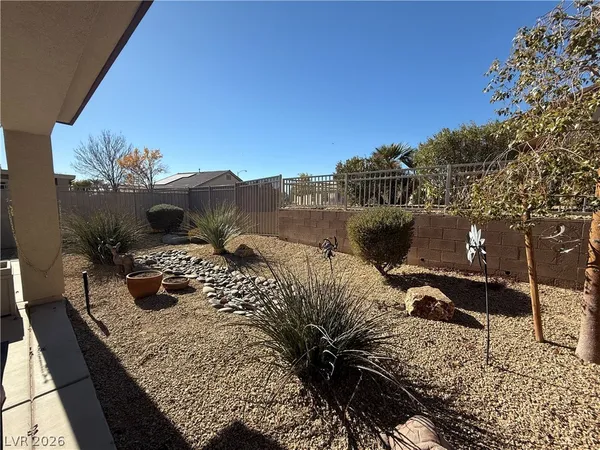 $2,400 | 5841 Montina Vines Street, North Las Vegas, NV 89081