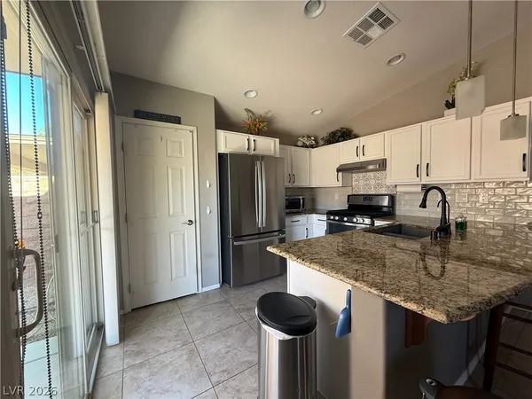 $2,400 | 5841 Montina Vines Street, North Las Vegas, NV 89081