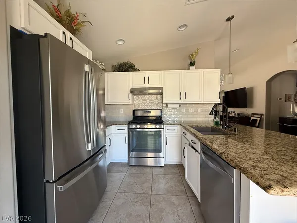 $2,400 | 5841 Montina Vines Street, North Las Vegas, NV 89081
