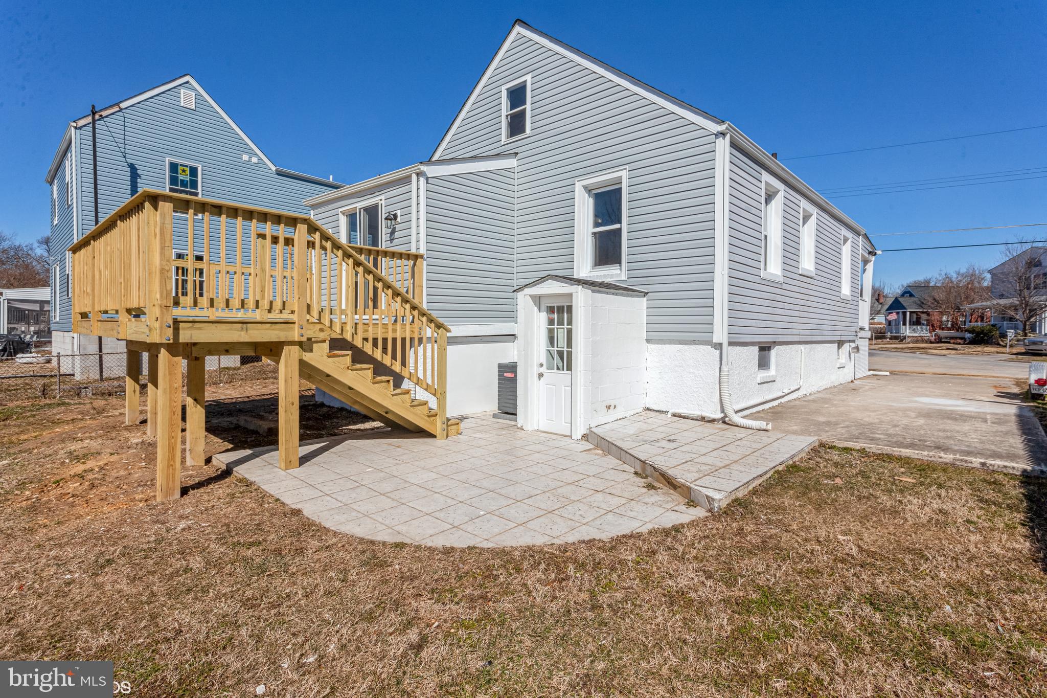 81 Del Rio Road Dundalk, MD 21222 - Photo 3 of 15 Rear