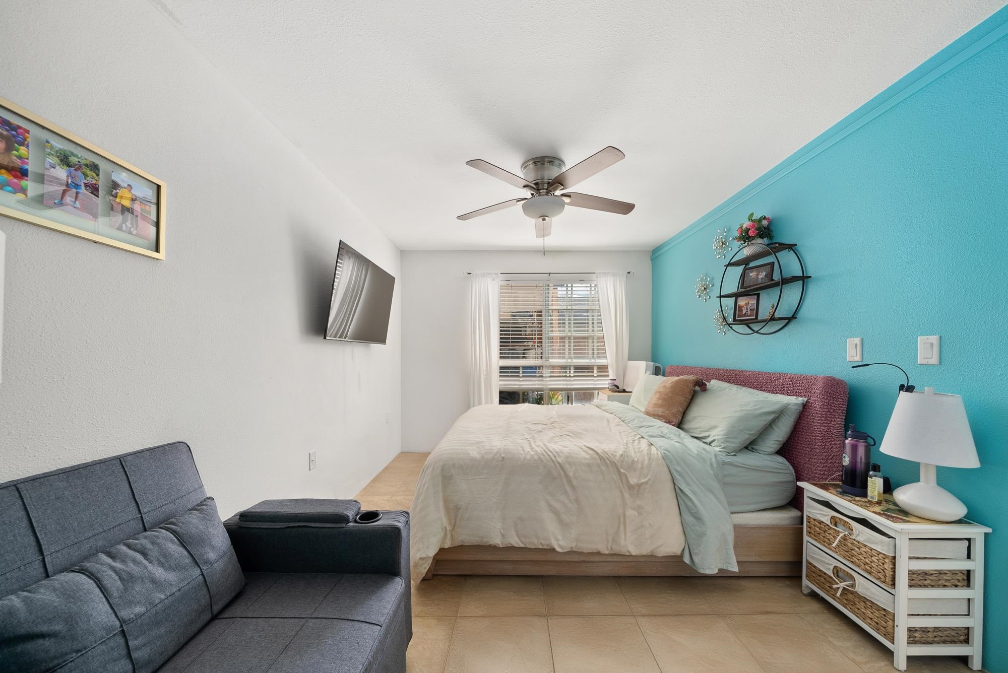 160 Keonekai Road, Unit 9101 Kihei, HI 96753 - Photo 14 of 23 a bedroom with a bed and a couch