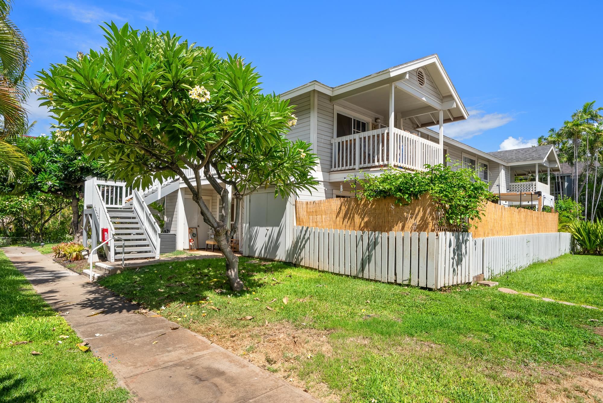 160 Keonekai Road, Unit 9101 Kihei, HI 96753 - Photo 19 of 23 a front view of a house with garden